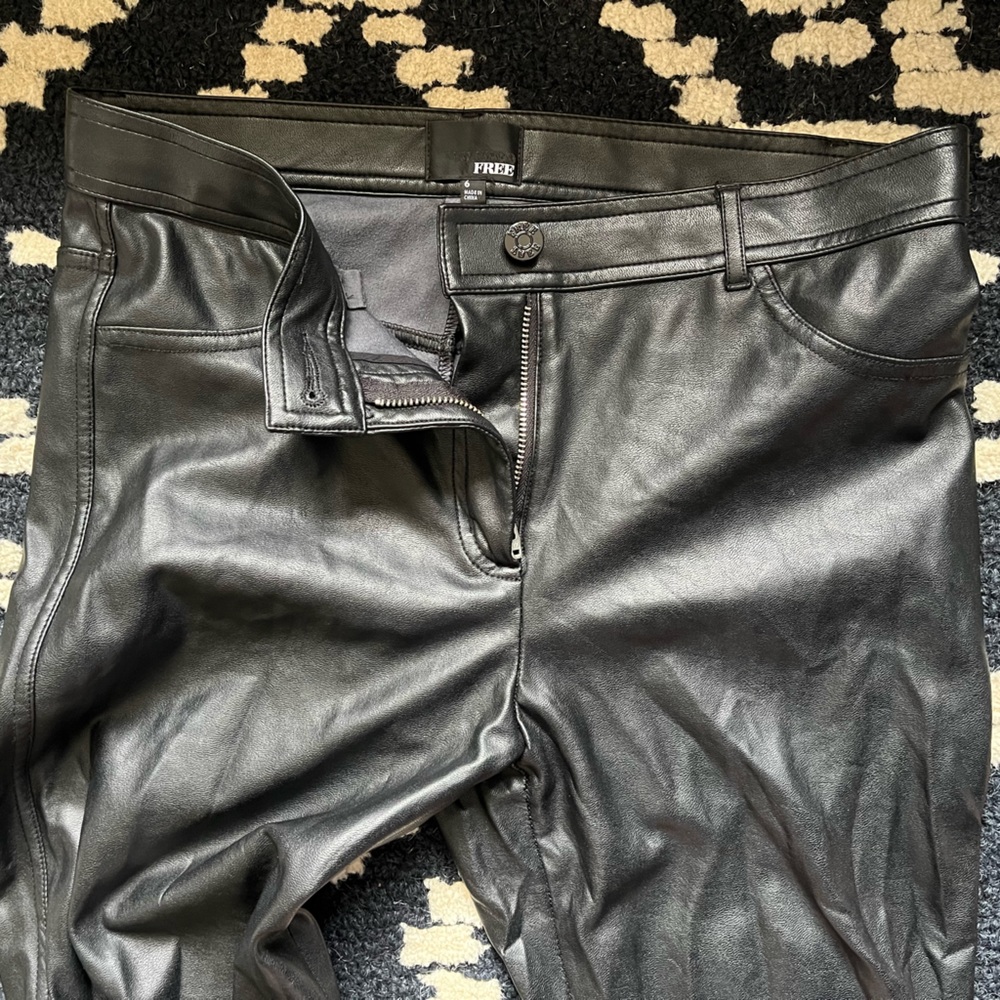 Wilfred free faux leather leggings. Size 6